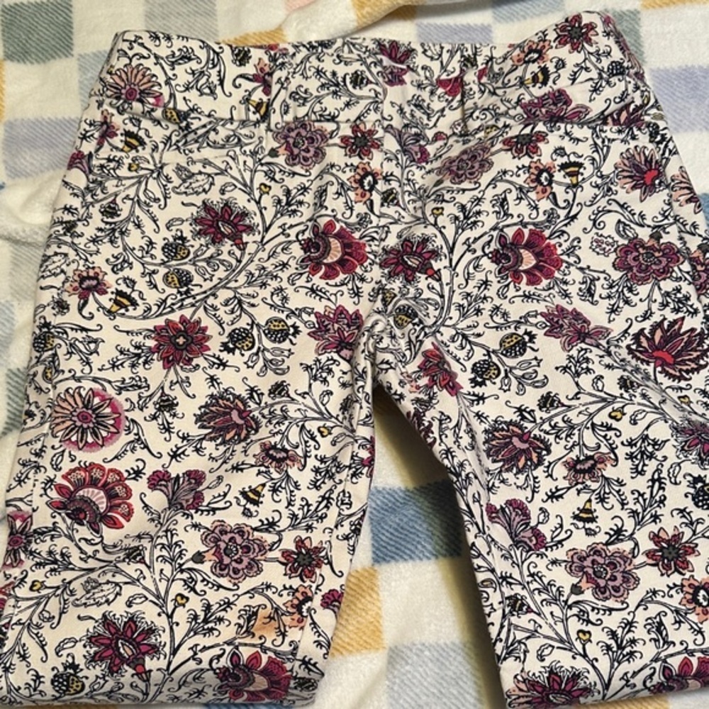 LOFT  riviera pant Floral Print Capris - Black, Pink, White size 0P